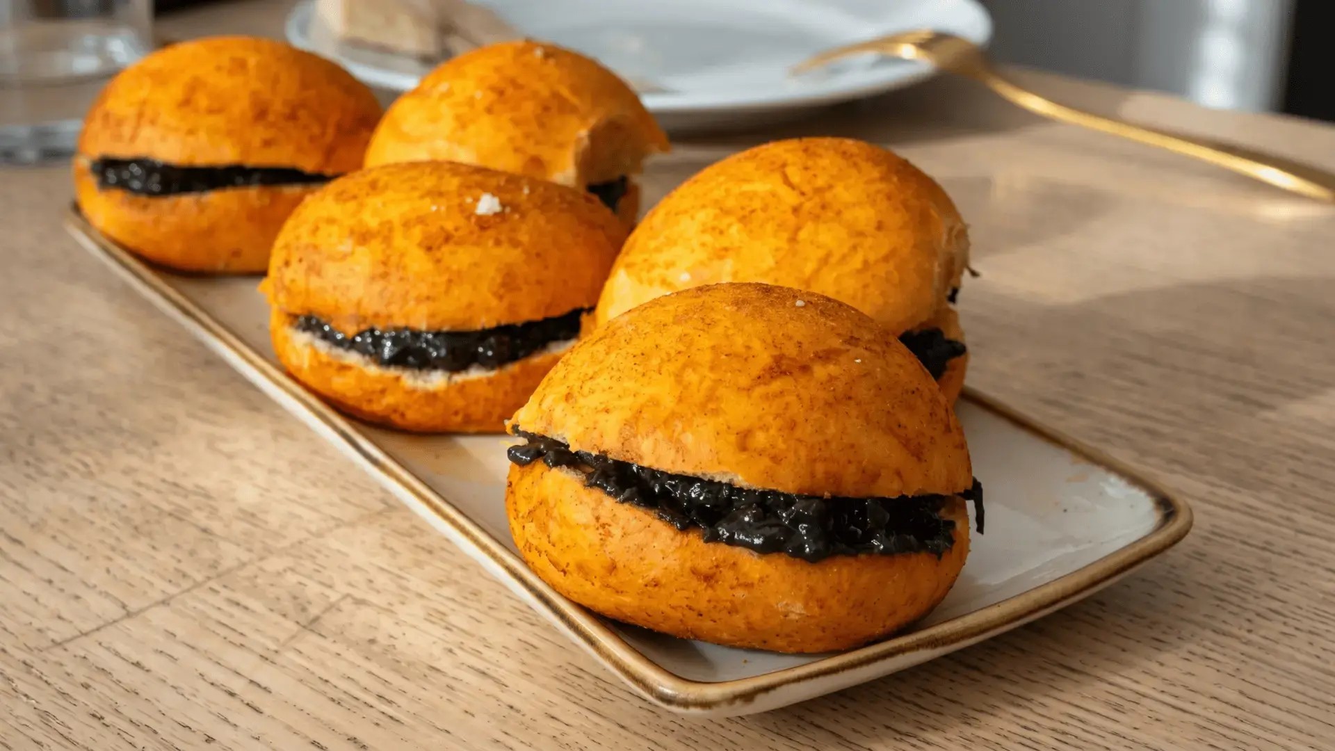 Ochíos de Baeza – traditional Jaén olive oil bread with sugar and anise, authentic Andalusian pastry