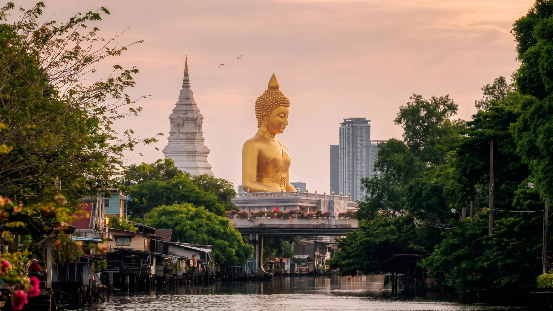 Wat Paknam Phasi Charoen, Bangkok